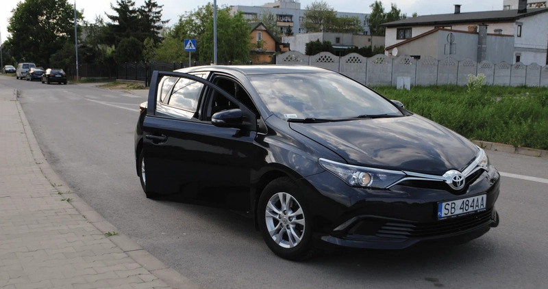 Toyota Auris cena 49200 przebieg: 69751, rok produkcji 2016 z Radom małe 137